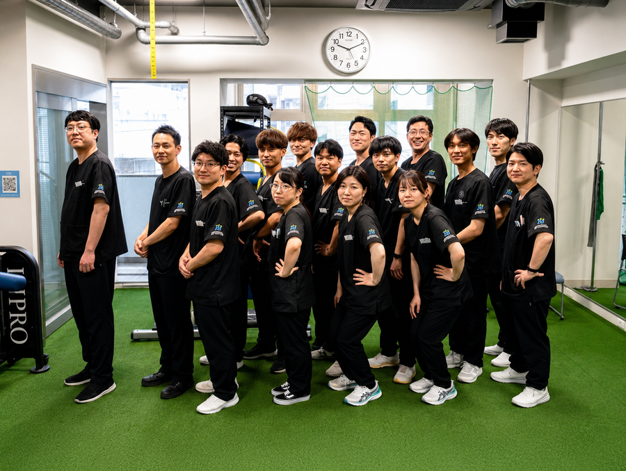 医療法人諒優会 鹿児島中央整形外科スポーツクリニック KLUGスクラブ着用イメージ