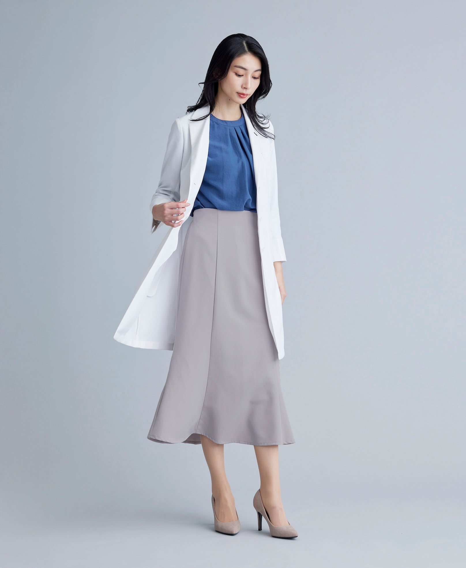 KLUG レディース 軽量ベーシックドクターコート 動きのある着用スタイル - 速乾・通気性に優れた女性用医療白衣